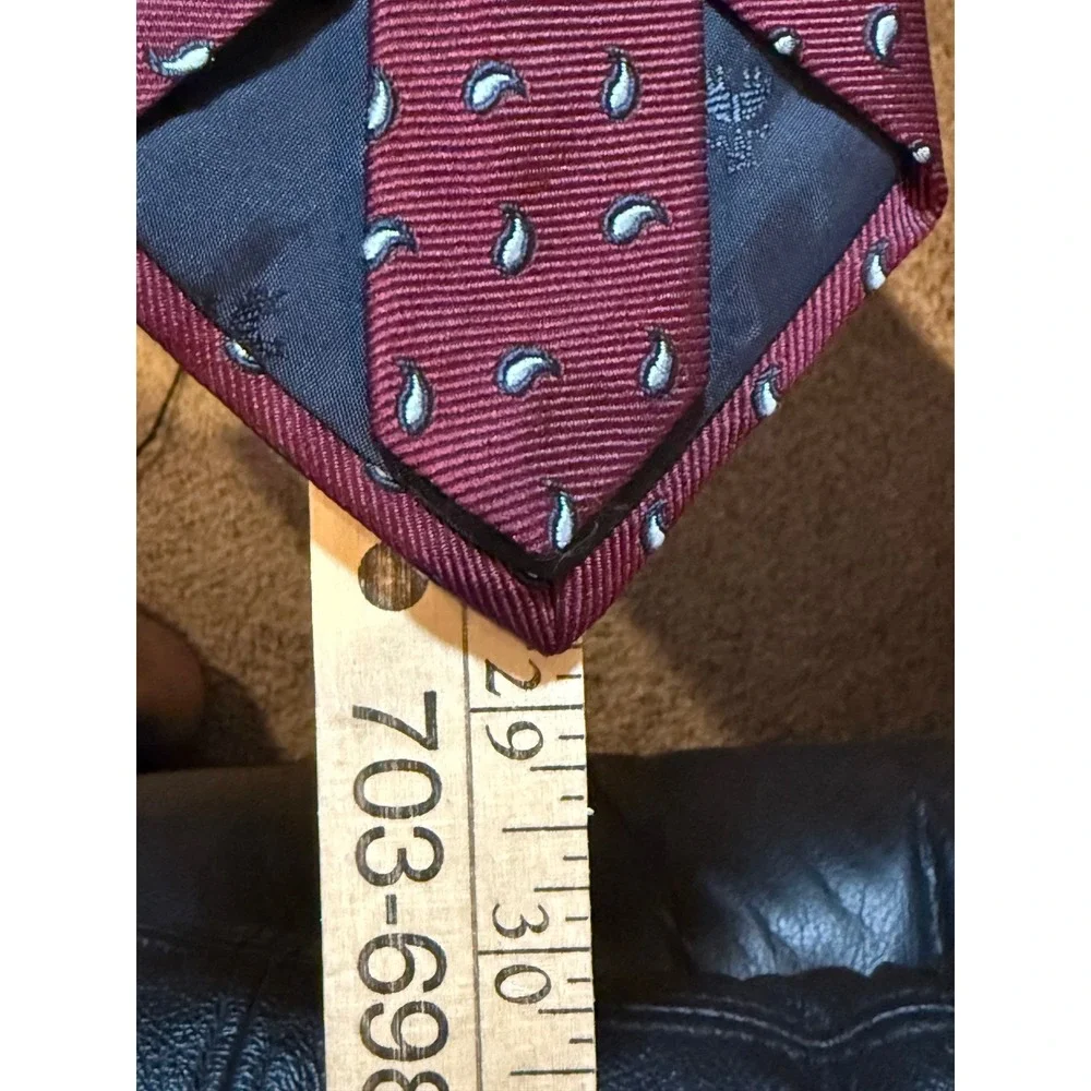 Brooks Brothers Makers Red Silk Paisley Tie Woven in England USA 01533